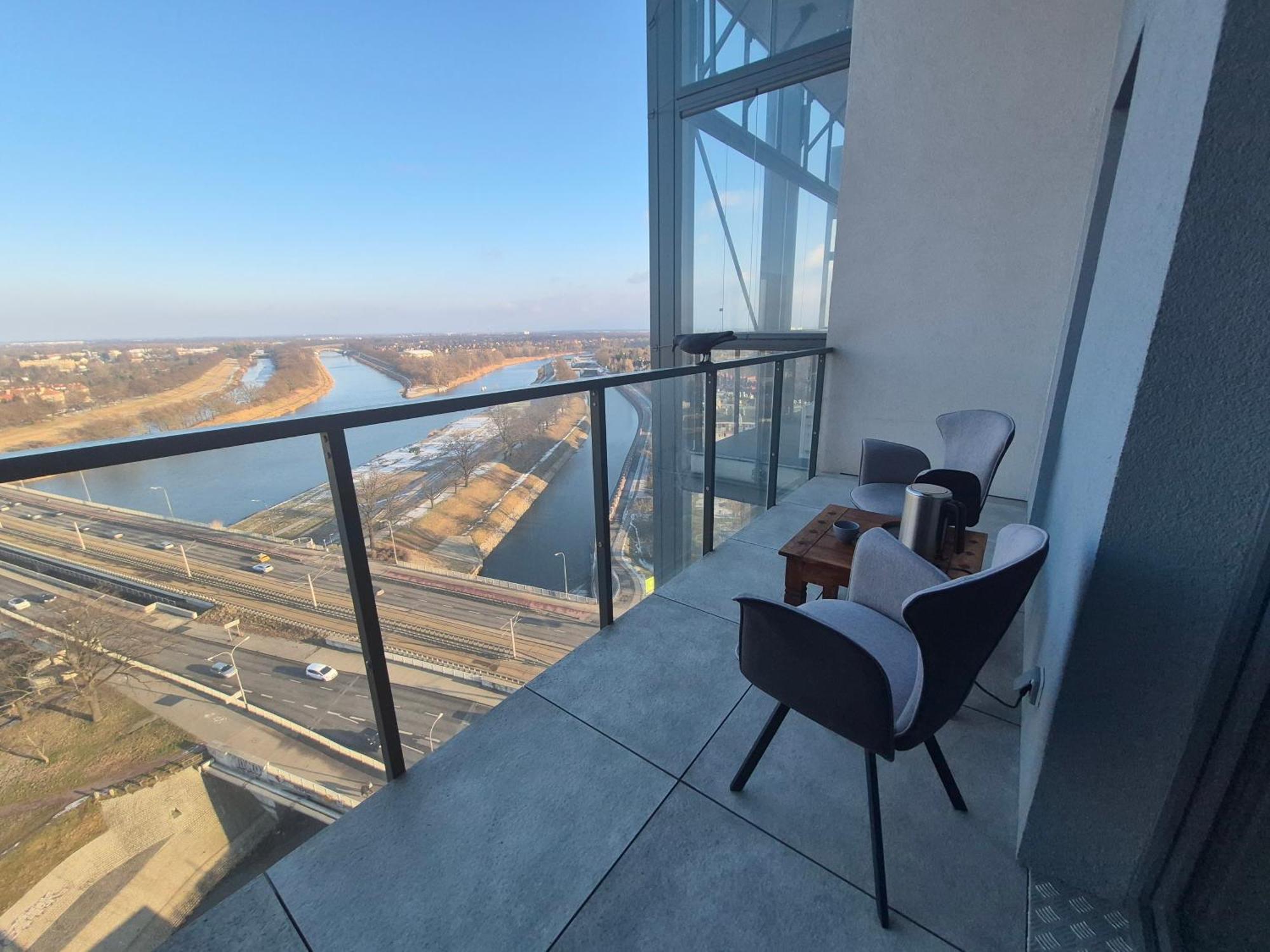 17th Floor With River View Panorama Apartament
